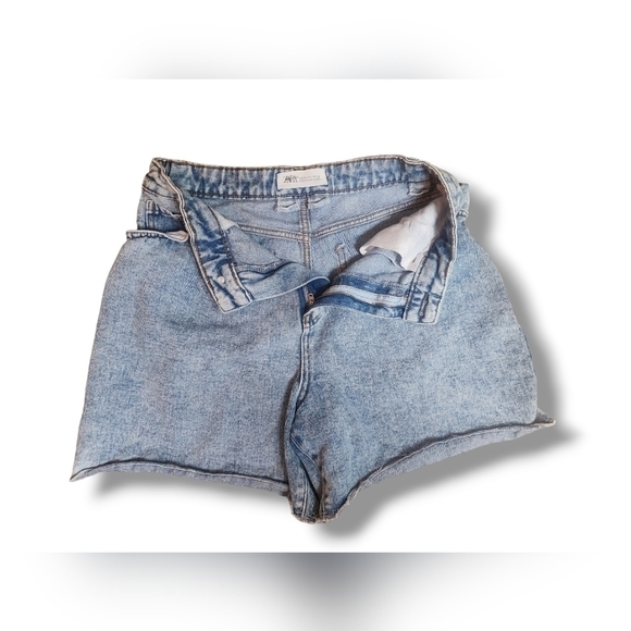 Zara High Waist Jean Mom Shorts Cutoffs Womens Size 6 - Picture 2 of 11